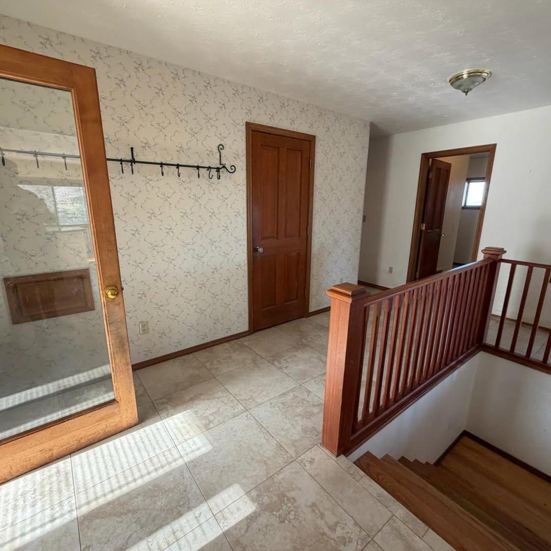 Stair landing and entry before refresh