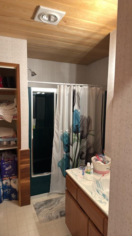 Original bathroom before remodel